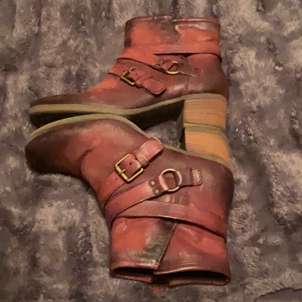 Mjus  boot 8